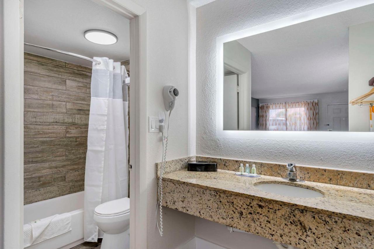Quality Inn & Suites Orlando East - Ucf Area Alafaya Экстерьер фото
