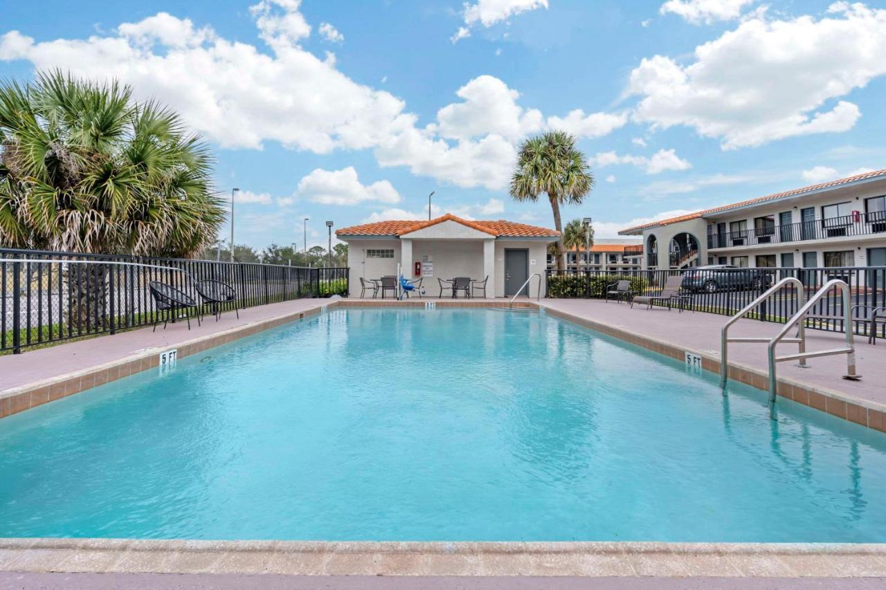 Quality Inn & Suites Orlando East - Ucf Area Alafaya Экстерьер фото