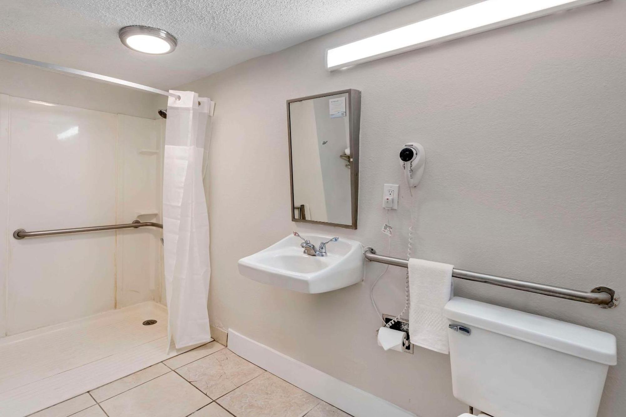 Quality Inn & Suites Orlando East - Ucf Area Alafaya Экстерьер фото