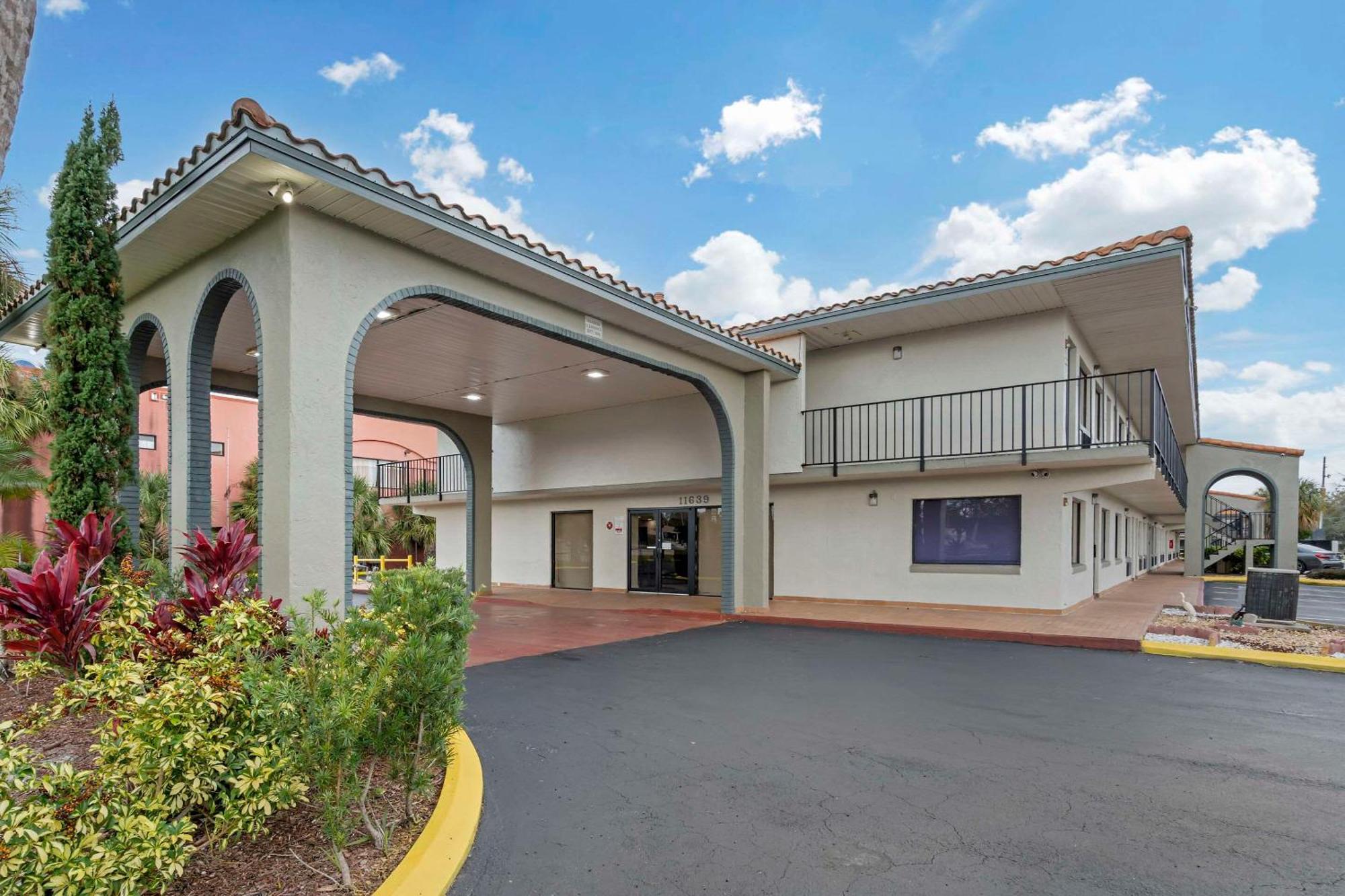 Quality Inn & Suites Orlando East - Ucf Area Alafaya Экстерьер фото