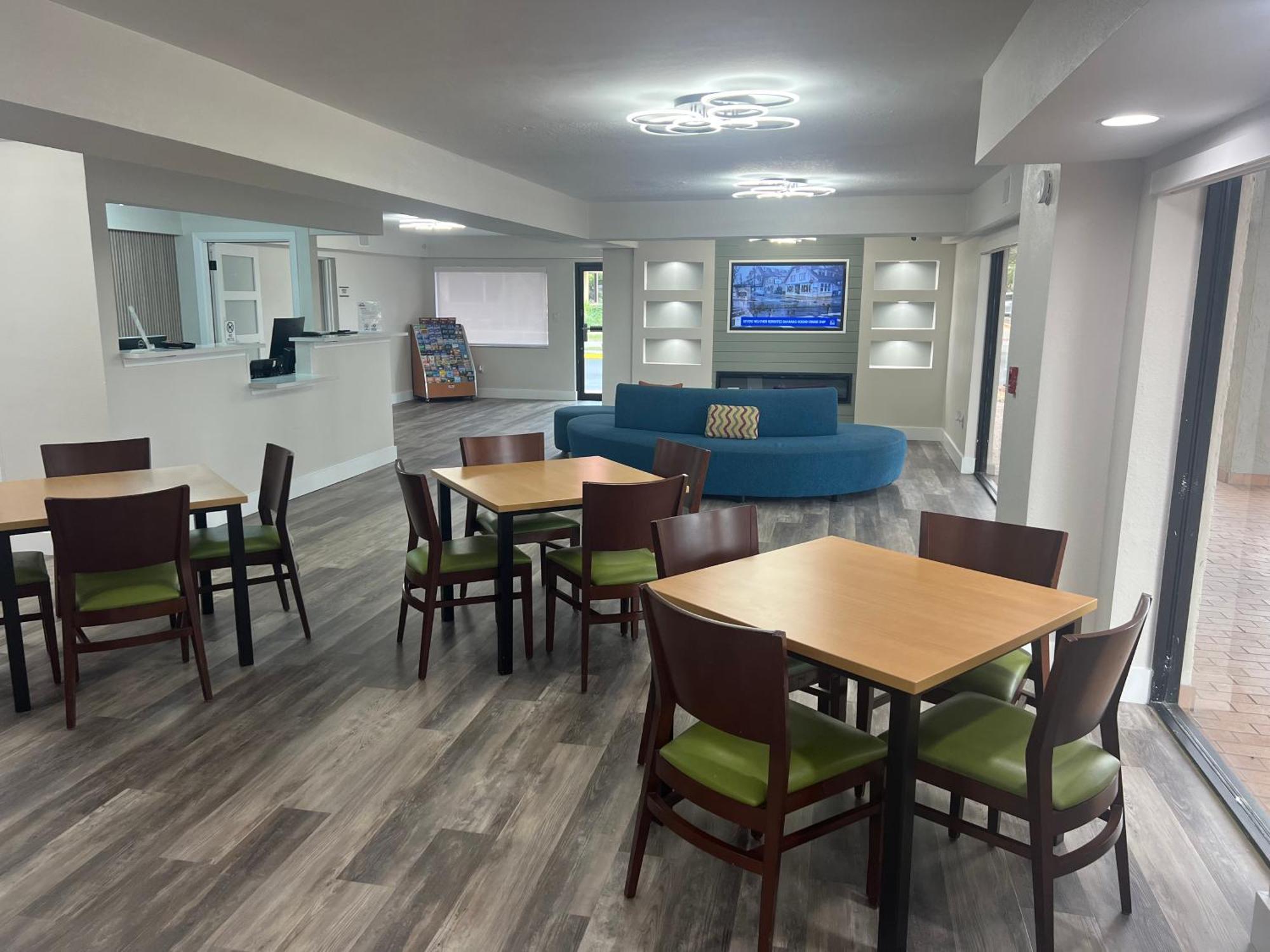 Quality Inn & Suites Orlando East - Ucf Area Alafaya Экстерьер фото