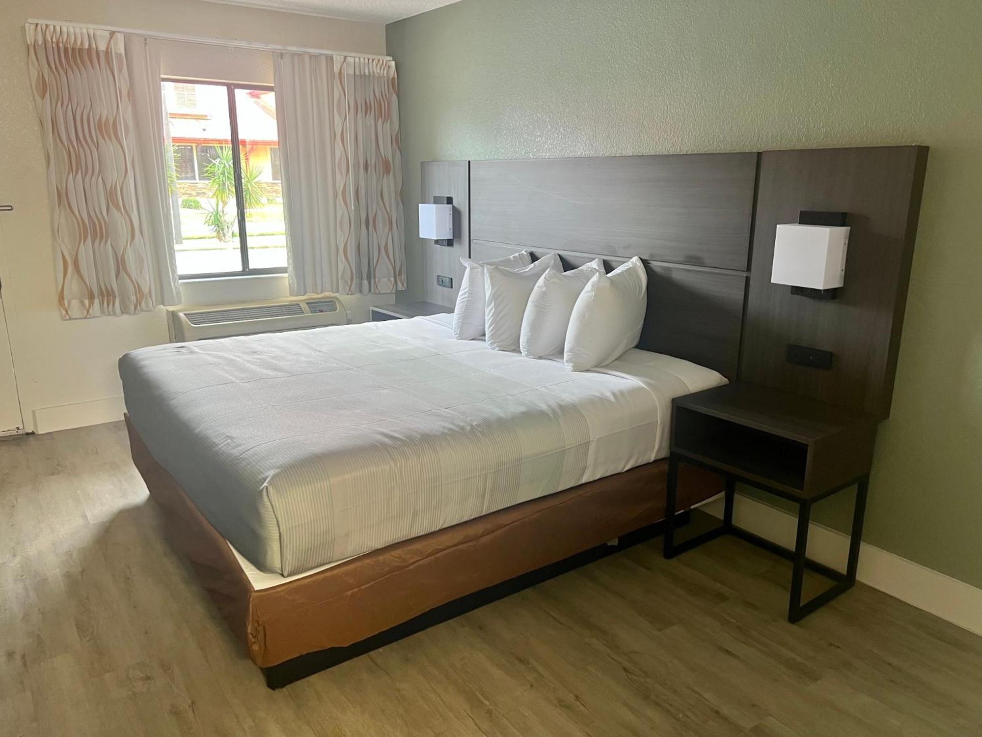 Quality Inn & Suites Orlando East - Ucf Area Alafaya Экстерьер фото